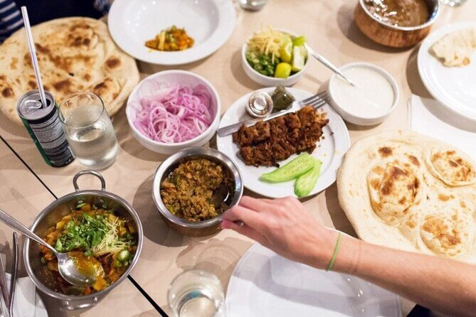 Local Street Food and Guided Walking Tour of Dubai Old Town - The Itinerary in Detail