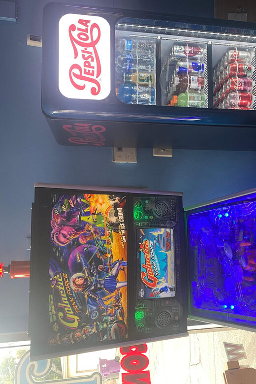 Long Beach: Pinball Arcade 40 Pinball Machines on Freeplay - The Atmosphere and Setting