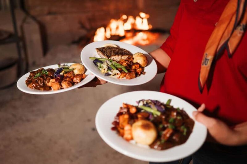 Longreach: Smithy's Outback Dinner and Show - Entertainment: Songs, Stories, and More