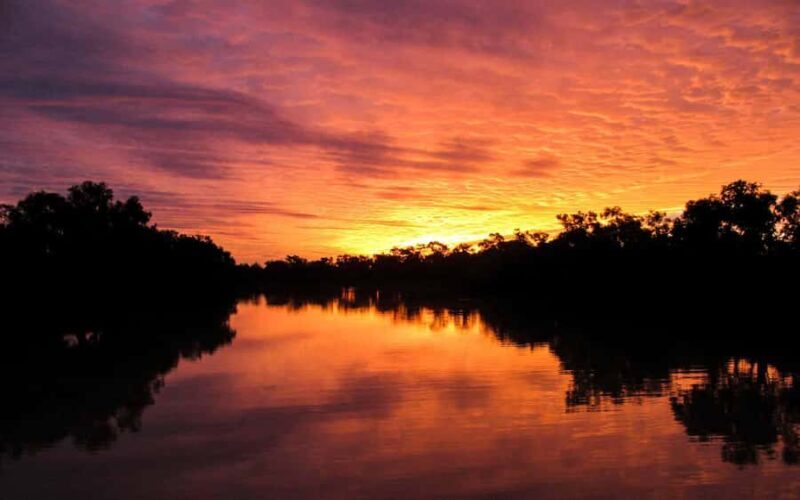 Longreach: Sunset Paddlewheeler Cruise, Show and Dinner - Stepping Ashore for the Bush Dinner