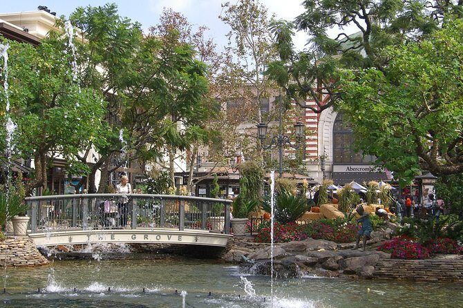 Los Angeles Luxury Private Tour For Up To 7 Passengers - FAQ