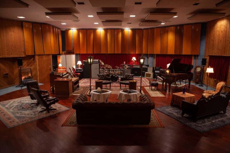 Los Angeles: One On One Recording Studios Tour - An In-Depth Look at the Studio Experience