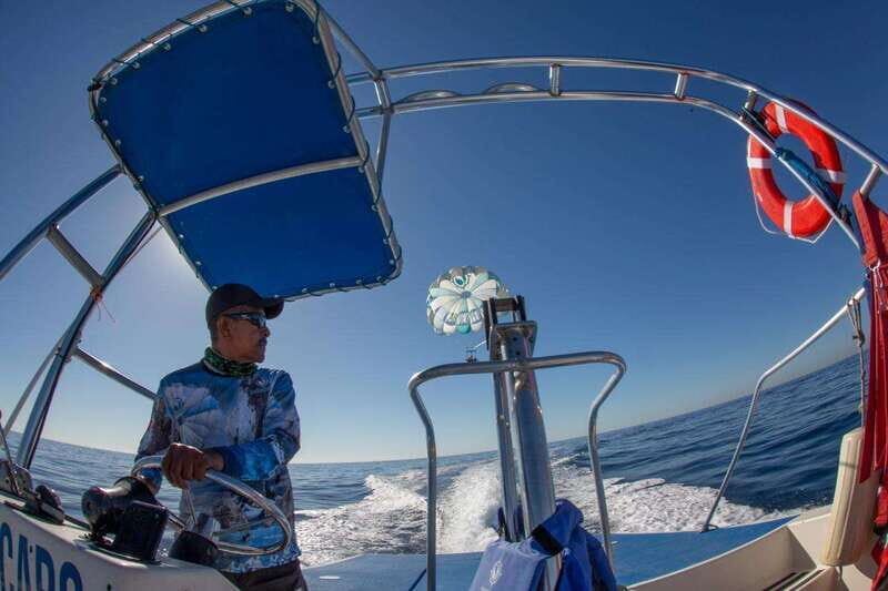 Los Cabos: Parasailing, a new perspective from the skies. - An Overview of the Parasailing Experience in Los Cabos
