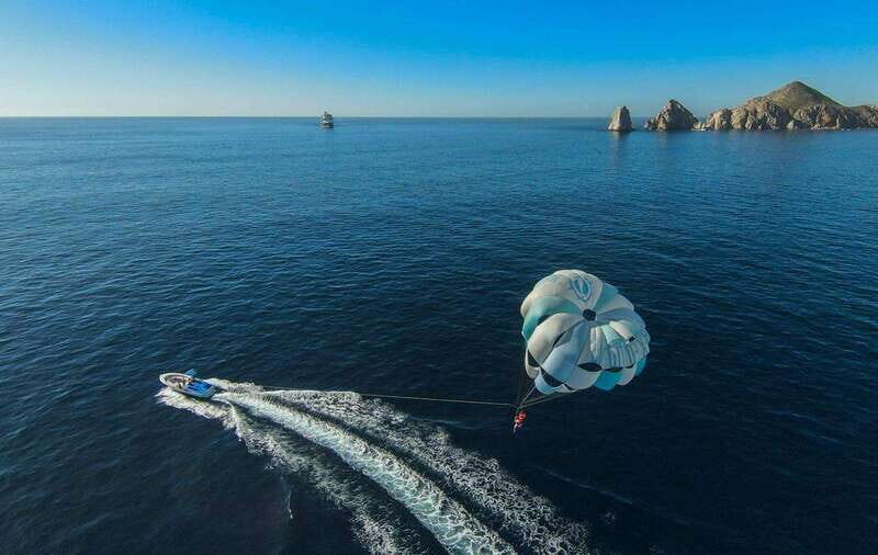 Los Cabos: Parasailing, a new perspective from the skies. - Safety and Comfort