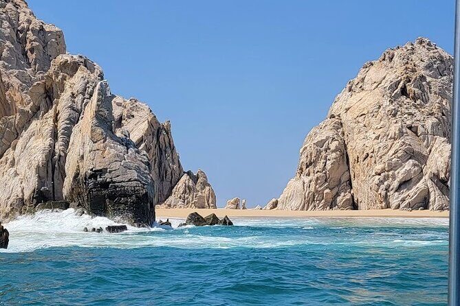 Los Cabos Private Yacht Tour, Water Activities, Lunch and Drinks - The Highlights: Landmarks and Views