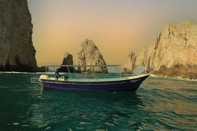 Los Cabos: Sunset Boat Tour to the Arch and Sea Lions - Summary