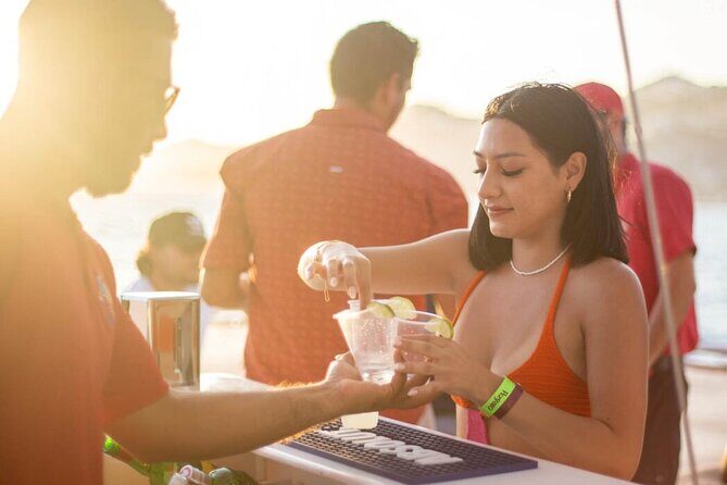 Los Cabos Sunset Party Cruise - What to Expect on the Los Cabos Sunset Party Cruise