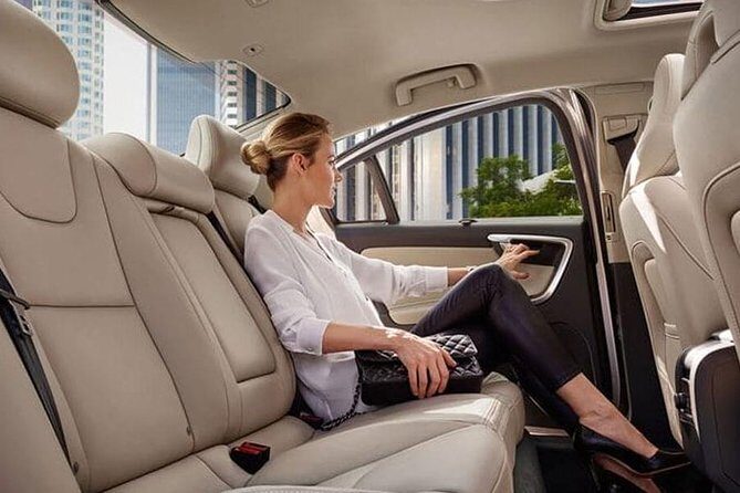 Low Cost :- Hire Full or Half Day Executive Luxury Car Services in Toronto - Why This Luxury Car Service Stands Out