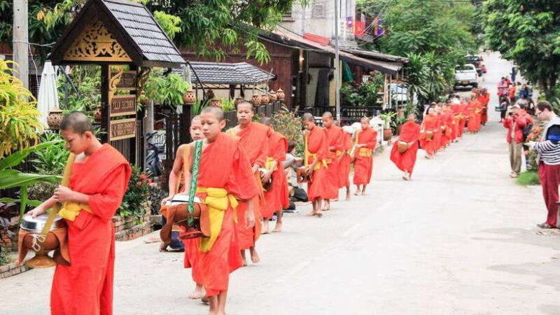 Luang Prabang: Private Must-See Sights and Mount Phousi Tour - Practicalities and Tips