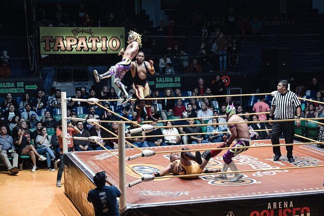 Lucha Libre Tour at the Arena Coliseo de Guadalajara as a local - Authenticity and Local Flavor