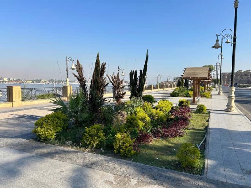 Luxor: Historic Corniche Walking Experience with Refreshment - Key Points