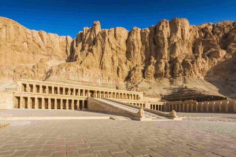 Luxor: Private West Bank Tour with Karnak Sound & Light Show - Lunch and Flexibility