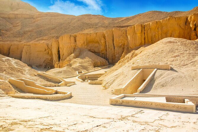 Luxor Small Group Tour Valley of Kings with Lunch from Hurghada - Cross the Nile and Enjoy a Traditional Lunch
