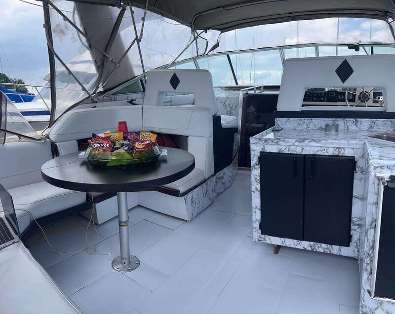 Luxurious 40ft Yacht Charter - Setting the Scene: What to Expect on Your Yacht Trip