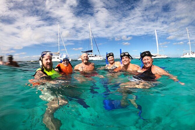Luxury Catamaran Privilege to Isla Mujeres + Open Bar VIP - Who Would Love This Tour?