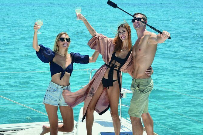 Luxury Catamaran to Isla Mujeres + Private Beach Club with Open Bar - Key Points