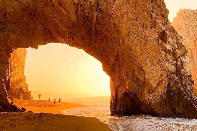 Luxury Cruise with Dinner and Music in Los Cabos - Who Should Consider This Cruise?