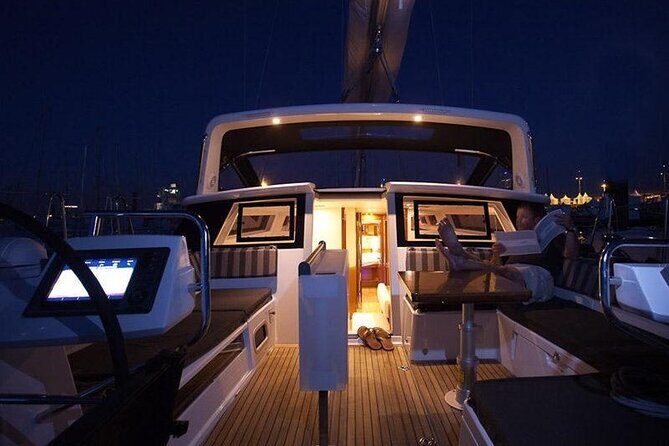 Luxury Diamond Head Sunset Sail - What Is the Luxury Diamond Head Sunset Sail?