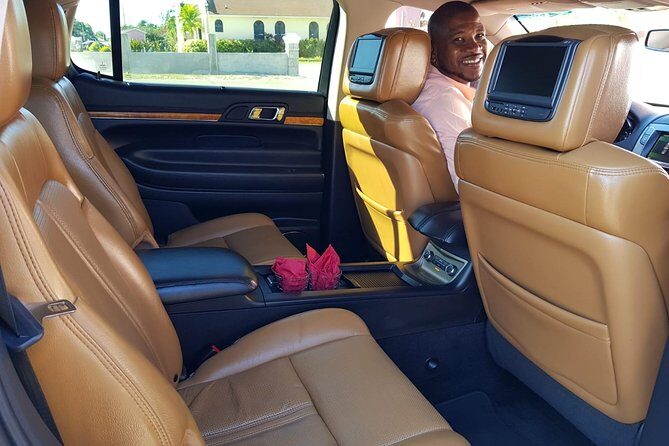 Luxury MKT Town Car Private Roundtrip Transfer - Introducing the Luxury MKT Town Car Private Roundtrip Transfer