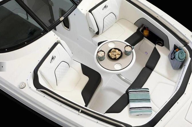 Luxury Private Boat Charter - An In-Depth Look at the Tour Experience