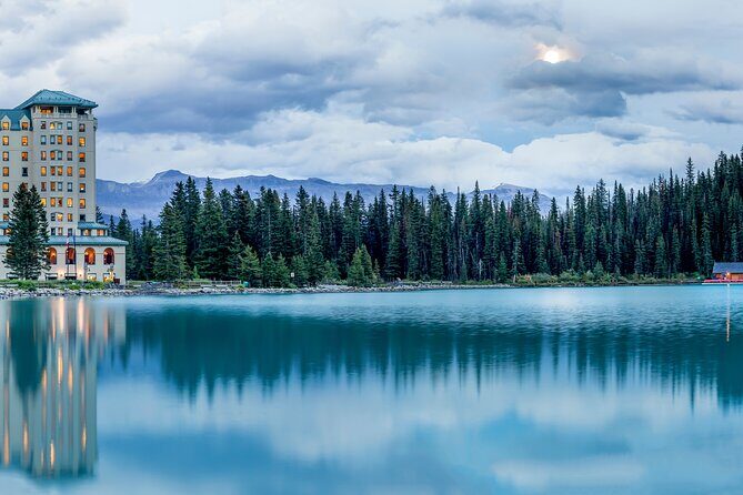Luxury Private Tour of Lake Louise, Moraine, Peyto and Banff - FAQs