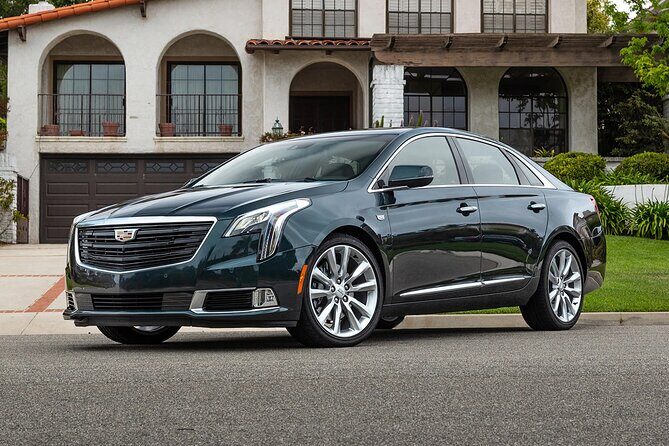 Luxury Sedan Departure from Manhattan to LaGuardia Airport LGA - Key Points