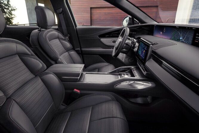 Luxury Sedan O'Hare/Midway Airport (Curbside) Chicago Ony Way - Real-World Feedback and Considerations