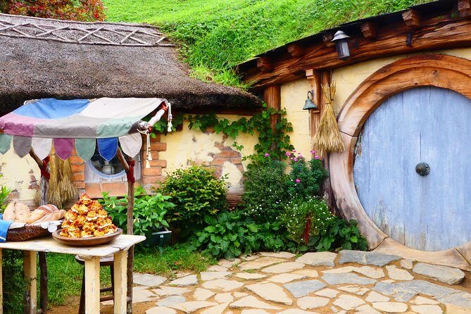 Luxury Small group tour from Auckland to Hobbiton Movie Set - Detailed Review: The Journey to Middle-earth