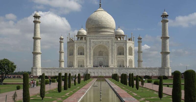 Luxury train tour from Delhi to Agra - Who should consider this tour?