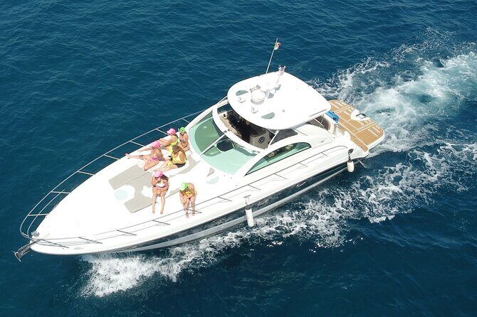Luxury yacht for private tour EN Cabo San Lucas - Key Points