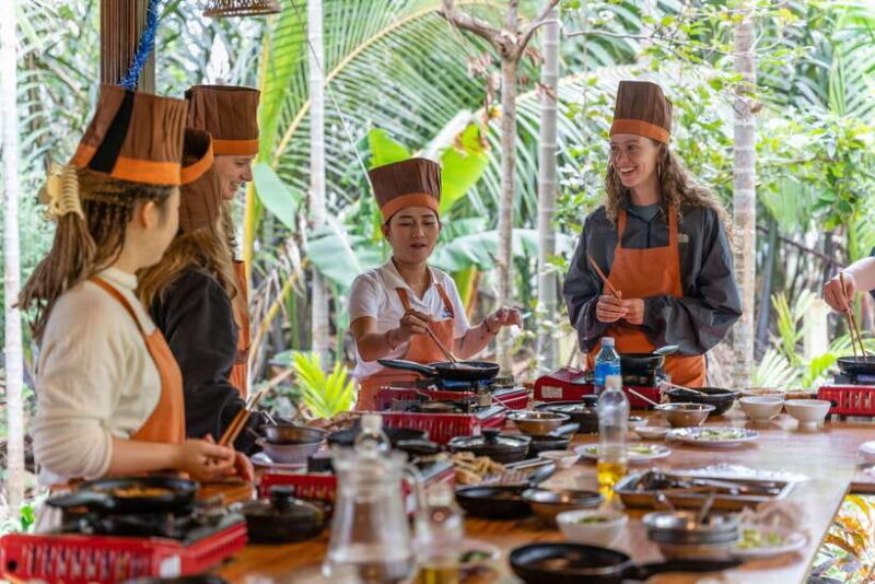 Mad Monkey Hoi An Cooking Class & Bamboo Boats - Key Points