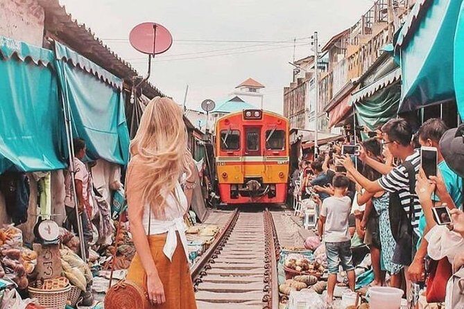 Maeklong Railway & Floating Market Tour (Private & All-Inclusive) - First Stop: Damnoen Saduak Floating Market