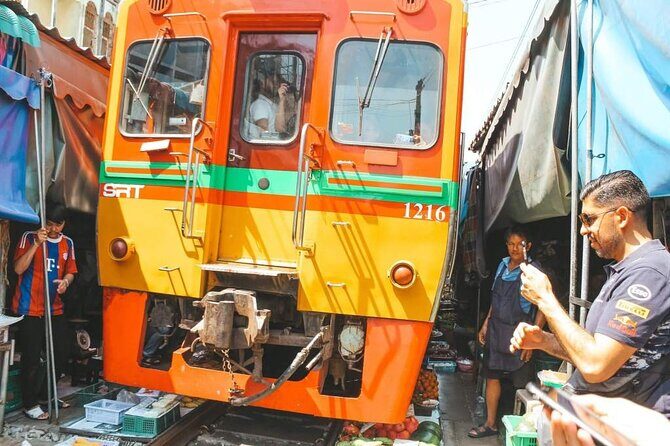Maeklong Railway Market and Damnoen Saduak Floating Market Tour From Bangkok - Exploring the Tour in Detail
