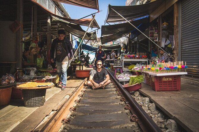 Maeklong Railway Market and Damnoen Saduak Floating Market Tour From Bangkok - The Return and Reflection