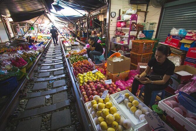 Maeklong Railway Market and Damnoen Saduak Floating Market Tour From Bangkok - What Travelers Are Saying