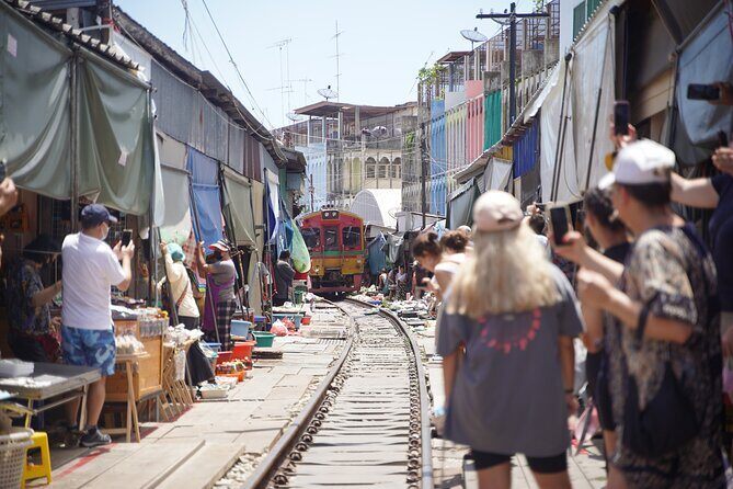 Maeklong Railway Market and Floating Market - The Sum Up