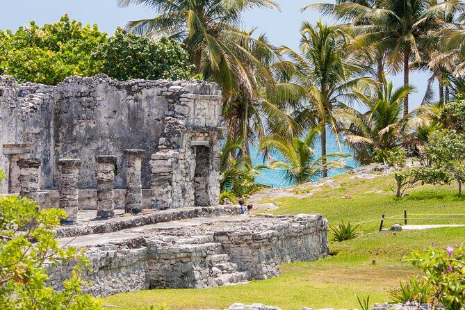 Magical adventure to Tulum, a giant sculpture and cenotes. Lunch included - Key Points