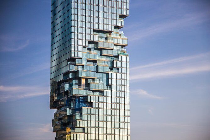 Mahanakhon Building Skywalk - Free Upgrade to Rooftop - The Crowds and Crowd Control