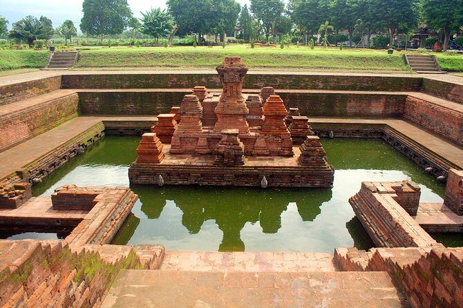 Majapahit Heritage Archaelogy tour via surabaya - Key Points