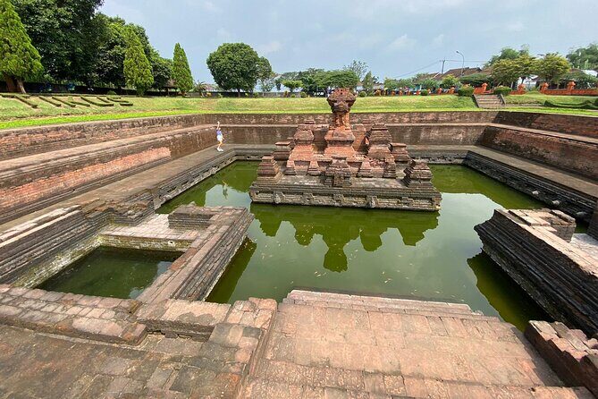 Majapahit Heritage Archaelogy tour via surabaya - The Food and Cultural Vibe