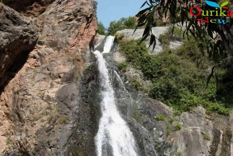 Majestic Atlas Mountains: A private Journey Beyond Marrakech - Scenic Drive and First Stops: From Marrakech to the High Atlas