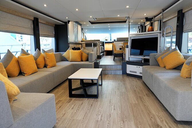 Majesty 77ft Diamond Dust Dubai's best yacht rental - Who Will Love This Experience?