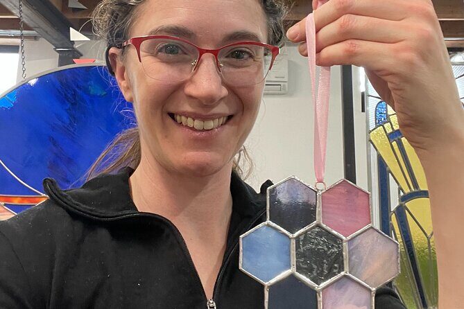Make Your Own Stained Glass Honeycomb - Who This Tour Is Best For