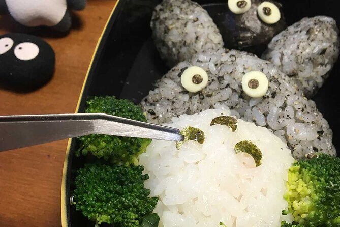 Making a bento box with cute character look in Japan - Key Points
