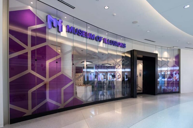 Mall of America: Museum of Illusions Entry Ticket - Guided Assistance and Staff