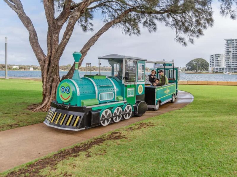 Mandjar Bay - Mini Toot - The Surroundings and Additional Activities