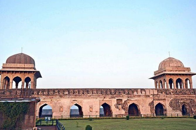 Mandu Full Day Tour From Indore - The Guide’s Role
