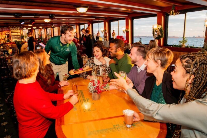 Manhattan: Statue and Skyline Cruise Aboard a Luxury Yacht - FAQ