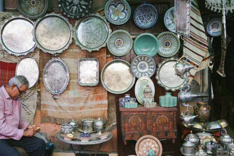 Marrakch: Souks and Foundouks Walking Tour with Moroccan Tea - Key Points