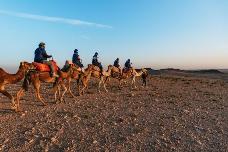 Marrakech: Agafay Desert Overnight, Dinner Show & Pool - Dinner Under the Stars